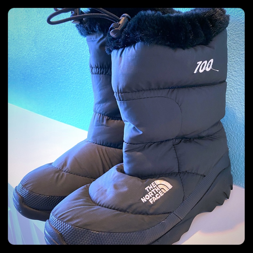 Black North Face boots